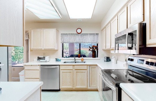 Rancho Vistoso Haus | Radiant desert stay with pool and tennis access - mountain views, dogs ok