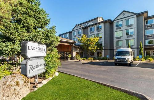 Cully Hotel | Radisson Hotel Portland Airport