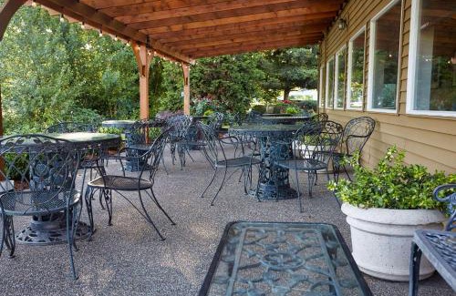 Cully Hotel | Radisson Hotel Portland Airport