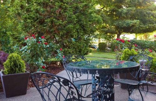 Cully Hotel | Radisson Hotel Portland Airport