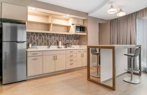 Central Business District Hotel | Radisson Plaza Hotel at Kalamazoo Center