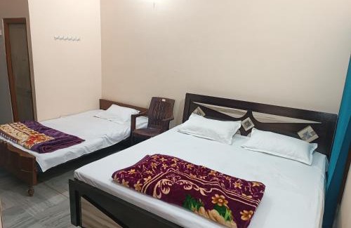 Faizabad Wohnung | RaghuvarDham Delux AC 1 Double Bed, 1 Single Bed Room