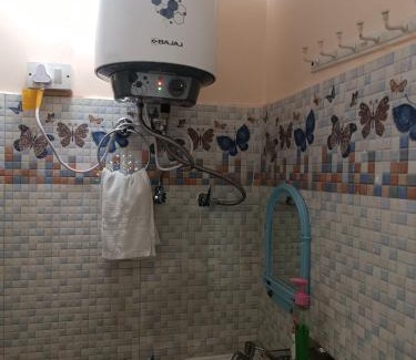 Faizabad Wohnung | RaghuvarDham Delux AC 1 Double Bed, 1 Single Bed Room