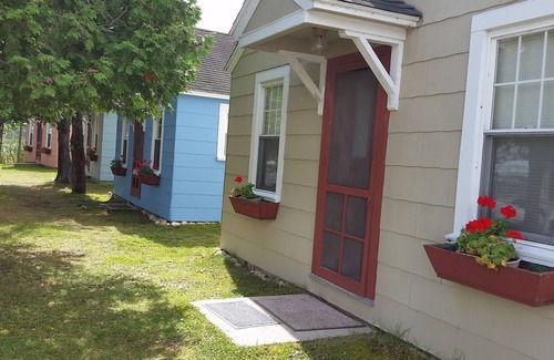 Cedarville Kabine | Rainbow Cabins - Beige Cabin #1