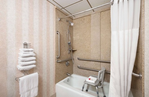 Bismarck Hotel | Ramada by Wyndham Bismarck