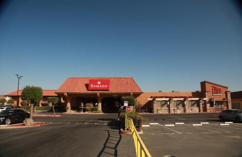 Raisin Hotel | Ramada by Wyndham Fresno North