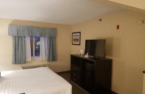 Glendale Heights Hotel | Ramada by Wyndham Glendale Heights/Lombard
