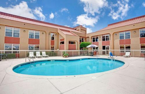 West Memphis Hotel | Ramada by Wyndham West Memphis