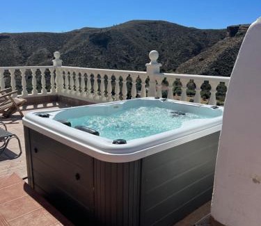 Locaiba Wohnung | Rambla Retreats Apartment Rojo with shared pool & hot tub Stunning views in Oria