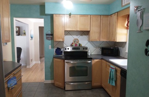 Grand Haven Haus | Ranch Home walk to Lake MI JUNE 1 -23rd, AUGUST 18th-SEPT 6 available