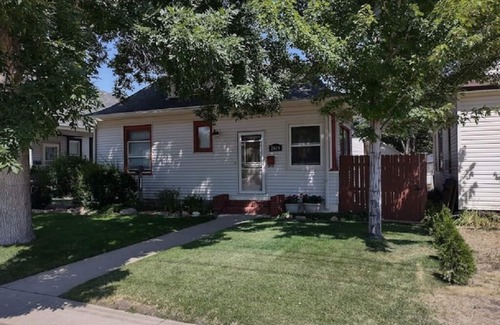 Cheyenne Haus | Rancher's Capitol Lodge (Historic) - Steps away from the Capitol and Downtown