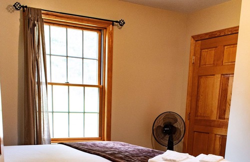 Oquossoc Haus | Rangeley Lake House in Oquossoc Cove, with hot tub