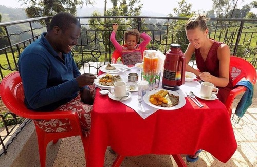 Kiamuturi Kabine | Ranges View Lodge - Dreibettzimmer mit eigenem Bad