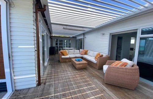 Rangiputa Haus | Rangi Beachfront -Luxury Beachfront Bach