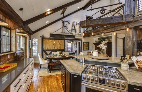 Shadow Mountain Haus | Auf Rang # 1 von VRBO in Flagstaff seit 2 Jahren! Whirlpool, 6 benutzerdefinierte Kojen, 2 Wechselstrom-Einheiten