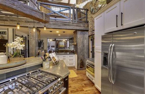 Shadow Mountain Haus | Auf Rang # 1 von VRBO in Flagstaff seit 2 Jahren! Whirlpool, 6 benutzerdefinierte Kojen, 2 Wechselstrom-Einheiten