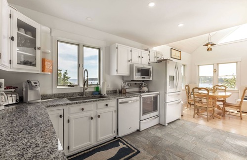 Port Clyde Hütte | Raspberry Cottage: Por encima de Port Clyde Village, Ocean Front Cottage, con vistas al puerto