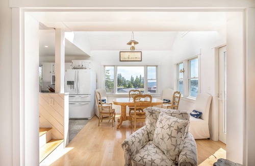 Port Clyde Hütte | Raspberry Cottage: Por encima de Port Clyde Village, Ocean Front Cottage, con vistas al puerto