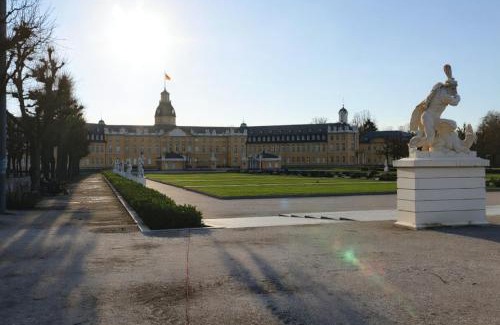 Karlsruhe City Centre Wohnung | Rauszeit am Schlossplatz in Karlsruhe- APOLONIAliving