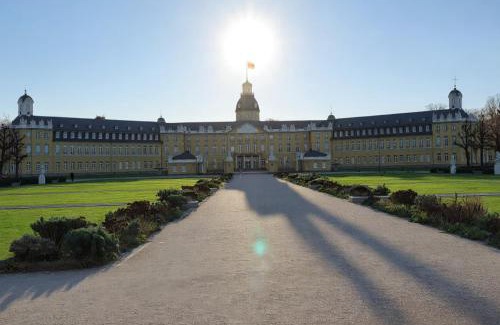 Karlsruhe City Centre Wohnung | Rauszeit am Schlossplatz in Karlsruhe- APOLONIAliving