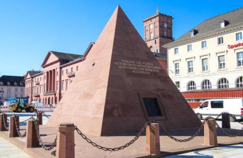 Karlsruhe City Centre Wohnung | Rauszeit am Schlossplatz in Karlsruhe- APOLONIAliving