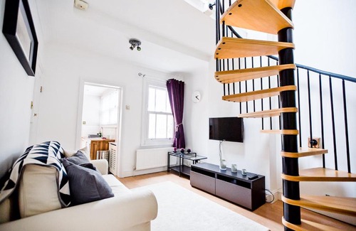 Reading City Centre Wohnung | Readings Most Stunning Duplex