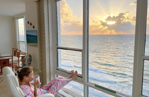 Hollywood South Central Beach Eigentumswohnung | Am Wasser Südostecke mit großem Balkon