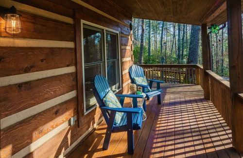 Fleetwood Haus | Real Log Cabin-Private Setting-Gated Community-Easy Access