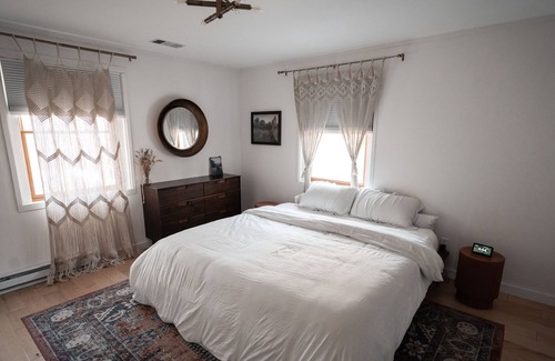 Austerlitz Haus | Midcentury modern retreat nestled between Hudson Valley and The Berkshires!