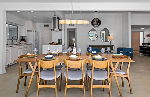 Palm Springs Haus | Record Views, Palm Springs Midcentury Compound