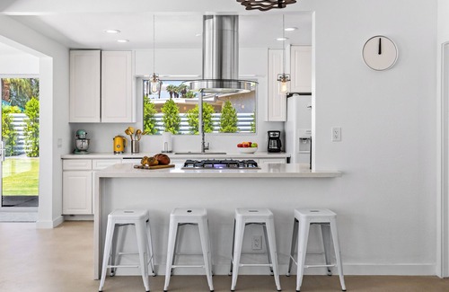 Palm Springs Haus | Record Views, Palm Springs Midcentury Compound