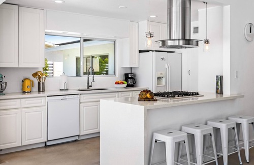 Palm Springs Haus | Record Views, Palm Springs Midcentury Compound