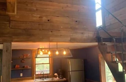 Bellville Wohnung | Red Bend cabin overlooking the river with hot tub.