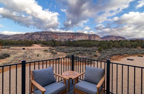Orderville Haus | Red Canyon Casita-Brand New, Views, Hot Tub, Near Zion & Bryce