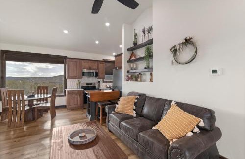 Orderville Haus | Red Canyon Casita-Brand New, Views, Hot Tub, Near Zion & Bryce
