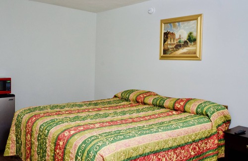 Ontario Hotel | Red Carpet Motel