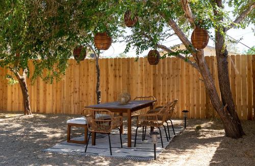 Joshua Tree Villa | Red Rock - Desert feel - Game Room