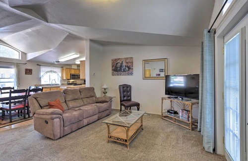 Moab South Valley Hütte | 'red Rock Rambler' Moab Home w/ Hot Tub & Views!