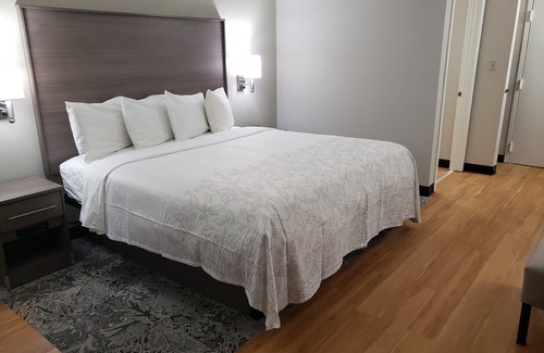 Kreole Hotel | Red Roof Inn Moss Point