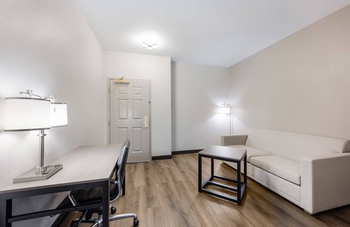 Bessemer Hotel | Red Roof Inn PLUS+ & Suites Birmingham - Bessemer