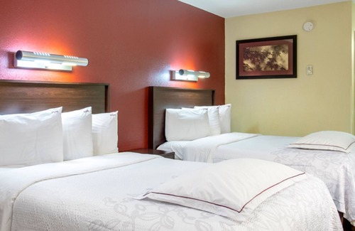 Jefferson Manor Hotel | Red Roof Inn PLUS+ Washington DC - Alexandria