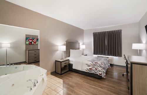 Carrollton Hotel | Red Roof Inn & Suites Carrollton, GA–West Georgia