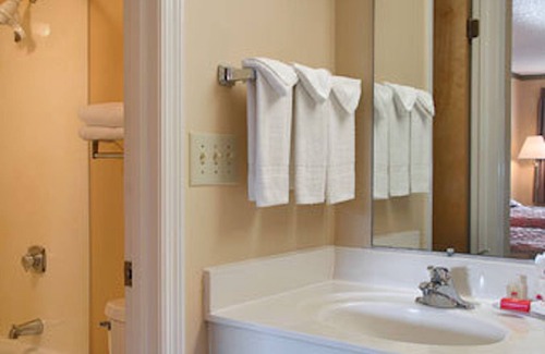 Cleveland Hotel | Red Roof Inn & Suites Cleveland, TN