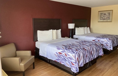 Cleveland Hotel | Red Roof Inn & Suites Cleveland, TN
