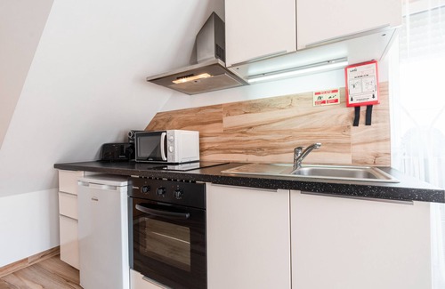 Peniche de Cima Wohnung | Red Studio w / Private Patio 3 Minuten zu Fuß vom Peniche Beach entfernt