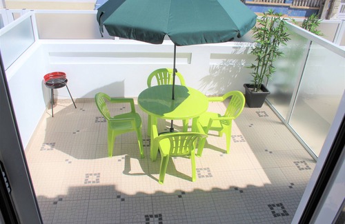 Peniche de Cima Wohnung | Red Studio w / Private Patio 3 Minuten zu Fuß vom Peniche Beach entfernt