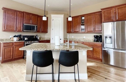 Redlands Haus | Red Vista Views: Serenity at the Monument