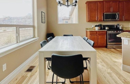 Redlands Haus | Red Vista Views: Serenity at the Monument