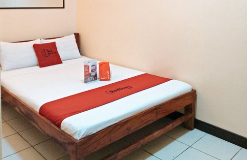 Cebu Hotel | RedDoorz near Baclay Drive Super Metro