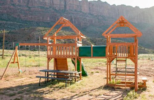 Moab South Valley Haus | Redrock Moab Tiny House w Large Loft Site 8